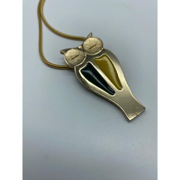 Vintage Gold tone with Green And Yellow enamel Owl Pendant Necklace boho 70s - Picture 7 of 8
